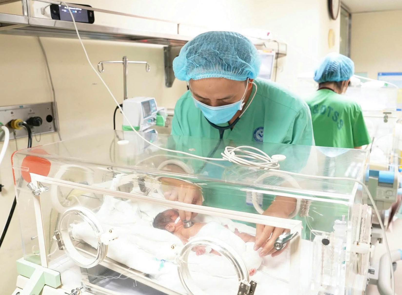 Winning the life for a premature baby weighing 500 grams after nearly 4 months. Photo: BVCC