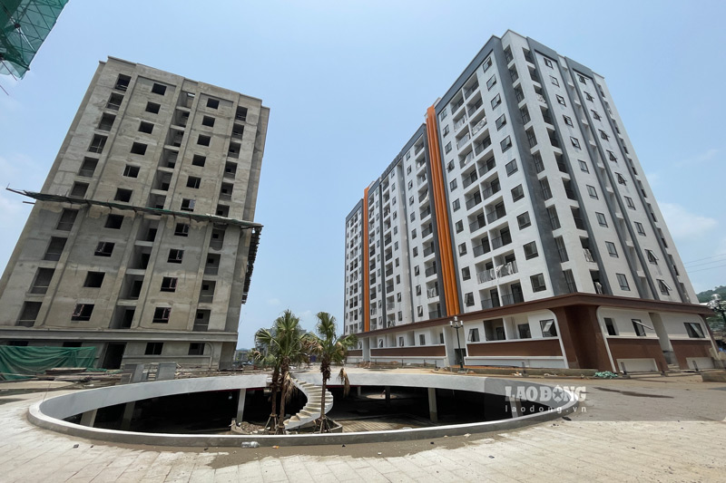 2 tòa nhà phía sau sẽ được bàn giao vào cuối tháng 6. Ảnh: Đinh Đại