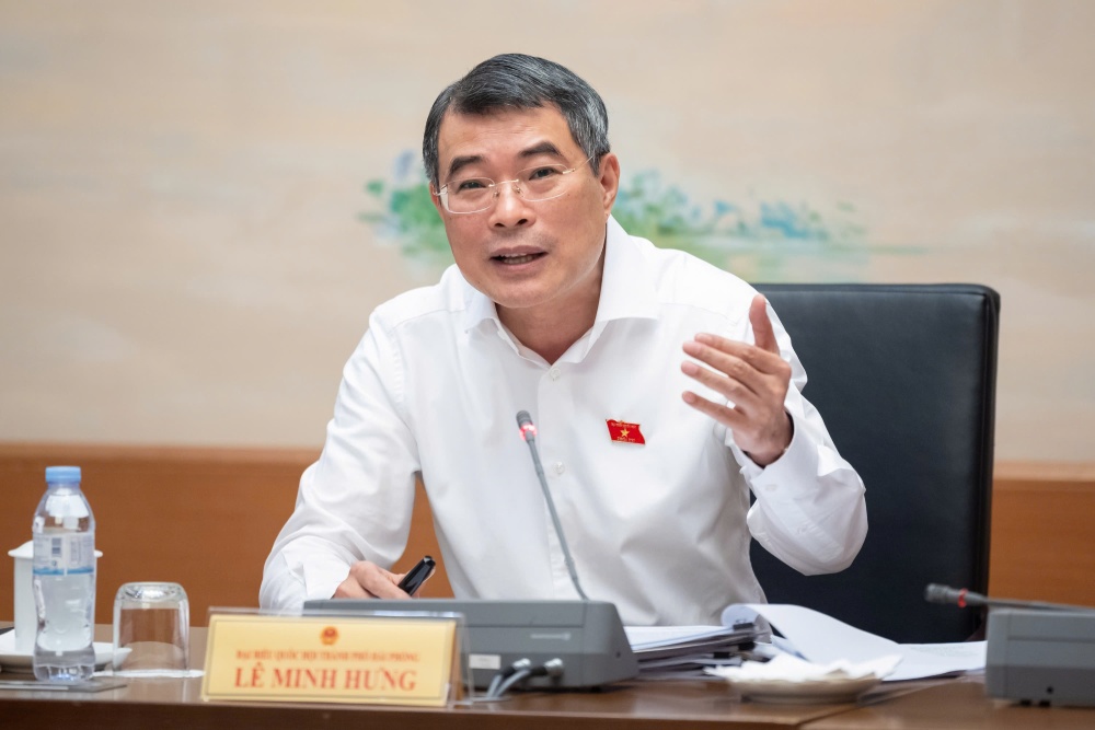 Politburo member, Prime Minister Le Minh Hung said that the expected revenue threshold for households and business households will be raised to 1 billion VND/year. Photo: Pham Thang