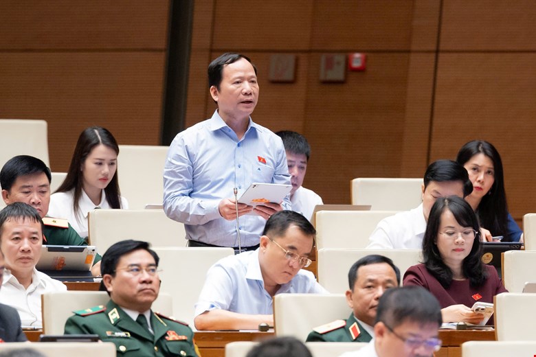 National Assembly Deputy Nguyen Dang An proposed to immediately implement streamlining and arranging villages and residential groups. Photo: Media National Assembly