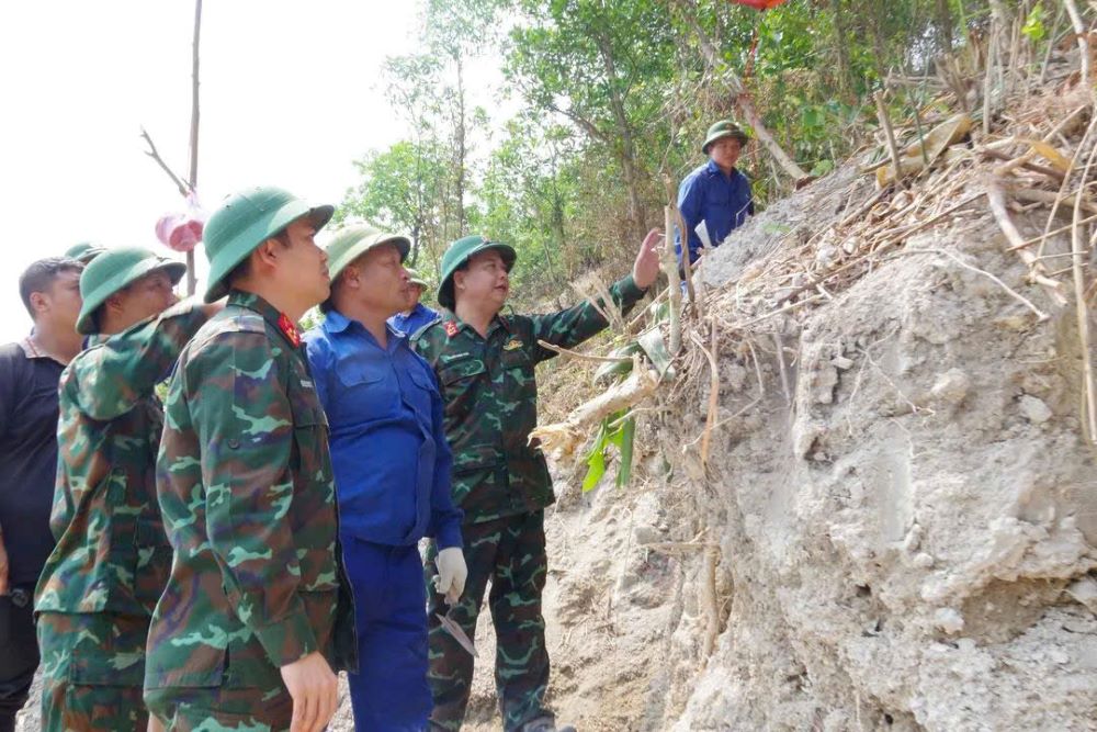 Martyrs' remains were discovered along with an AK submachine gun and many artifacts. Photo: Han Nguyen