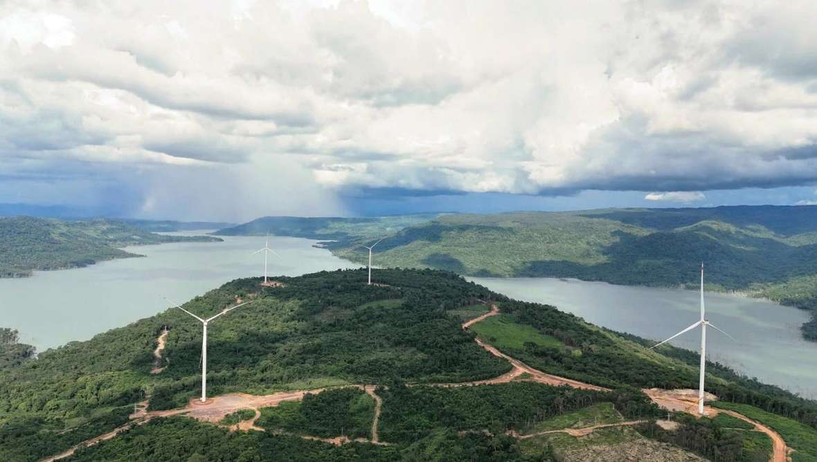 Hệ thống tuabin dự án điện gió Savan 1 nhìn từ trên cao. Ảnh: T&T Group