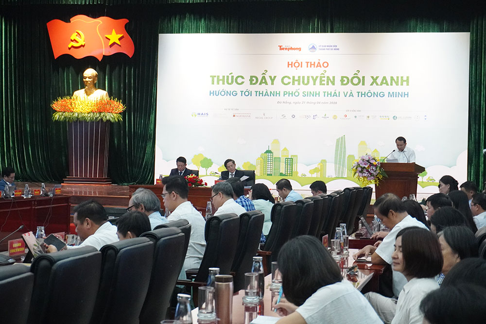 Các chuyên gia, nhà nghiên cứu, sở ban ngành đã có những tham luận nhằm chia sẻ các giải pháp, định hướng và tiềm năng của thành phố Đà Nẵng về chuyển đổi xanh. Ảnh: Trần Thi 