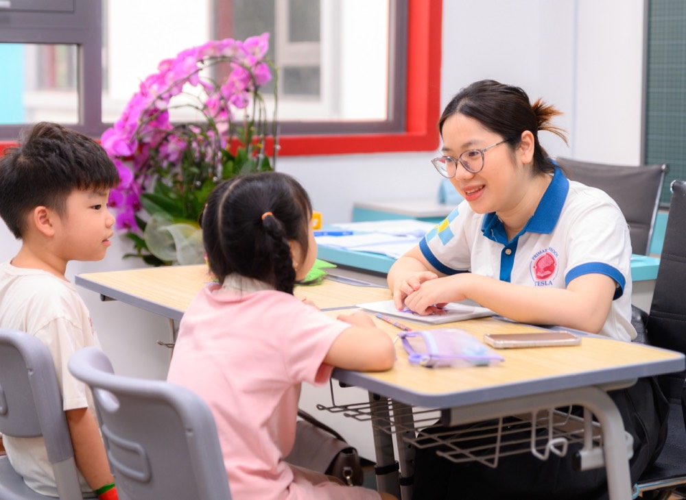 Học sinh tại Tesla. Ảnh Nhà trường cung cấp