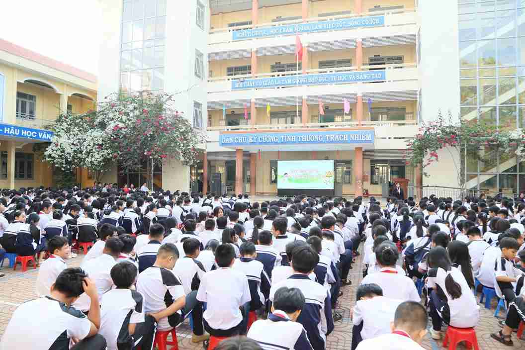 Thousands of Dak Lak students are guided on drowning prevention during the summer. Photo: Hong Van