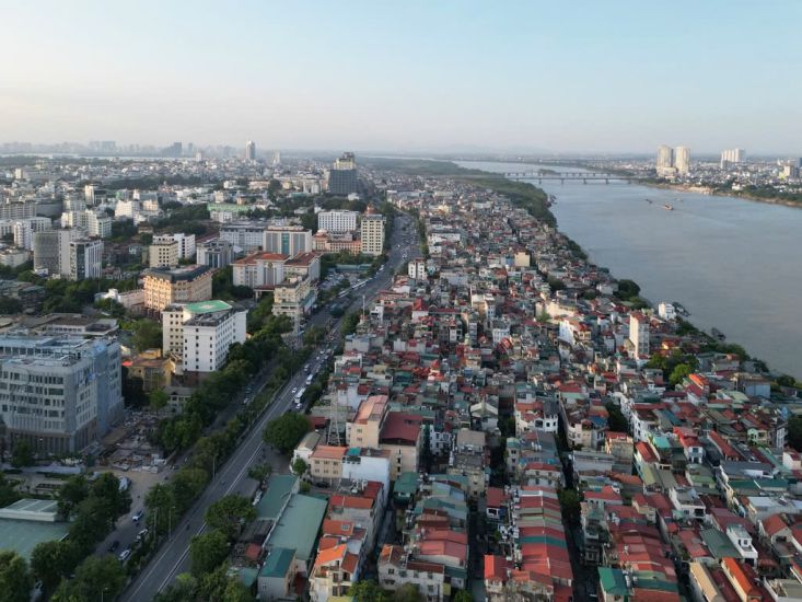 Image of Hanoi seen from above. The Government Inspectorate has just pointed out many shortcomings and violations in the management and use of the 20% land fund for social housing in Hanoi. Photo: Huu Chanh