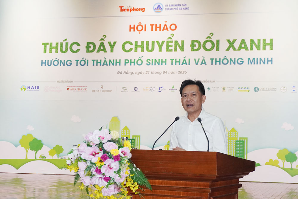 Ông Phạm Xuân Thanh - Phó Chủ tịch Hiệp hội Du lịch Đà Nẵng, Chủ tịch Chi hội Khách sạn Xanh Đà Nẵng trình bày tham luận. Ảnh: Trần Thi