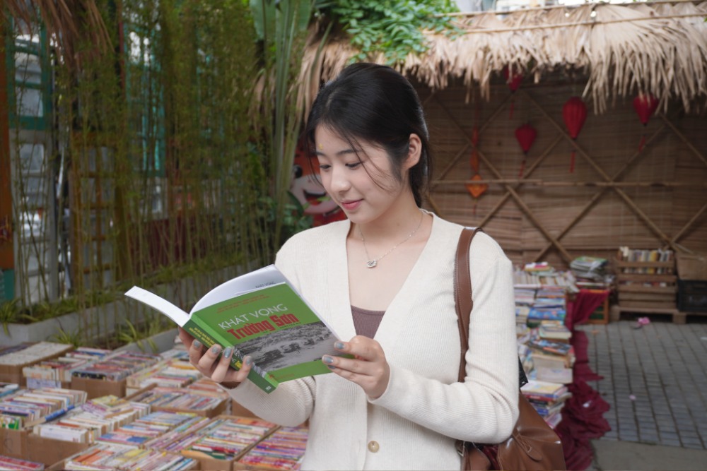 Young people find peace from books