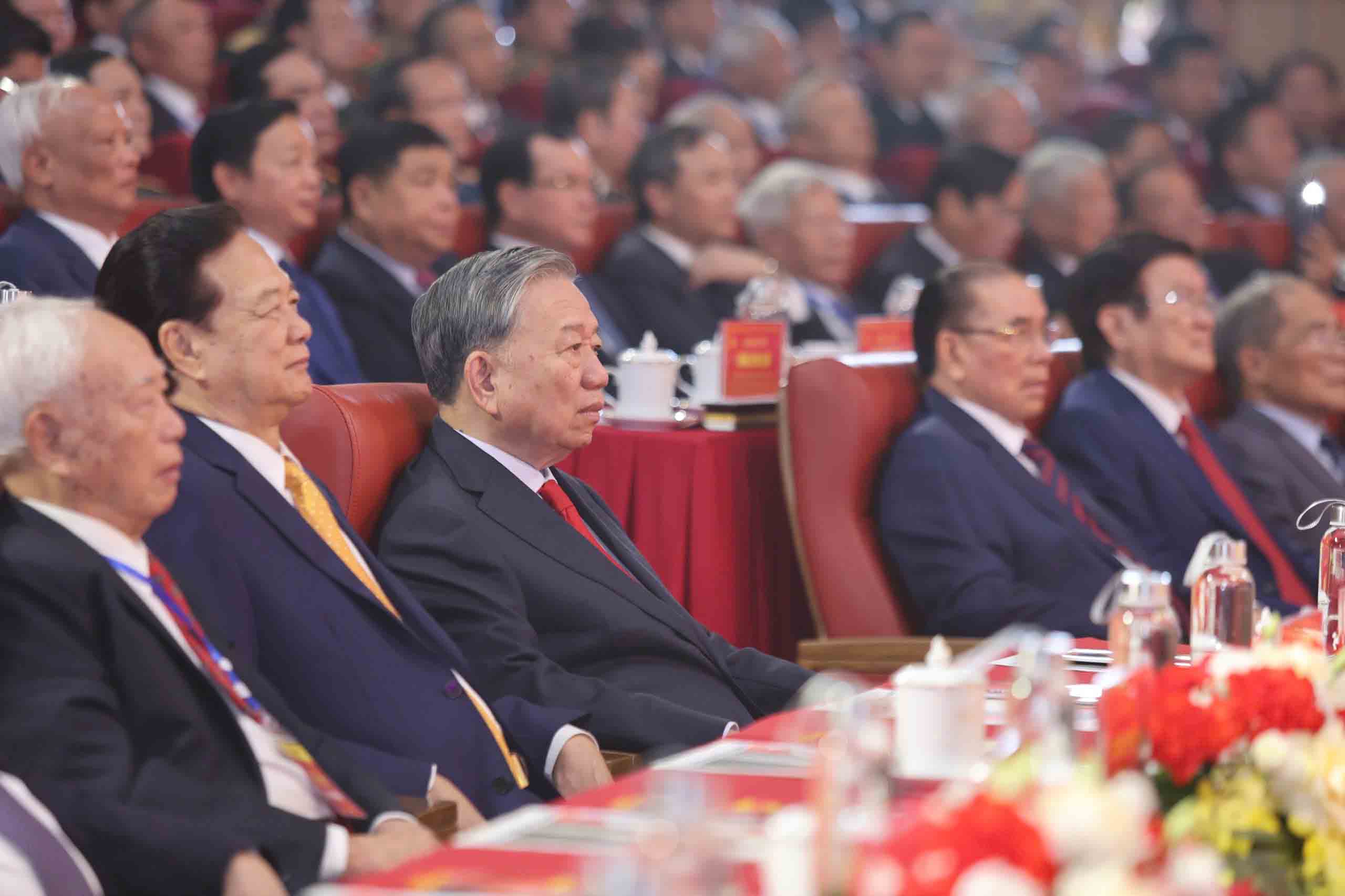 Các đại biểu dự lễ kỷ niệm 120 năm ngày sinh Tổng Bí thư Hà Huy Tập. Ảnh: Trần Tuấn