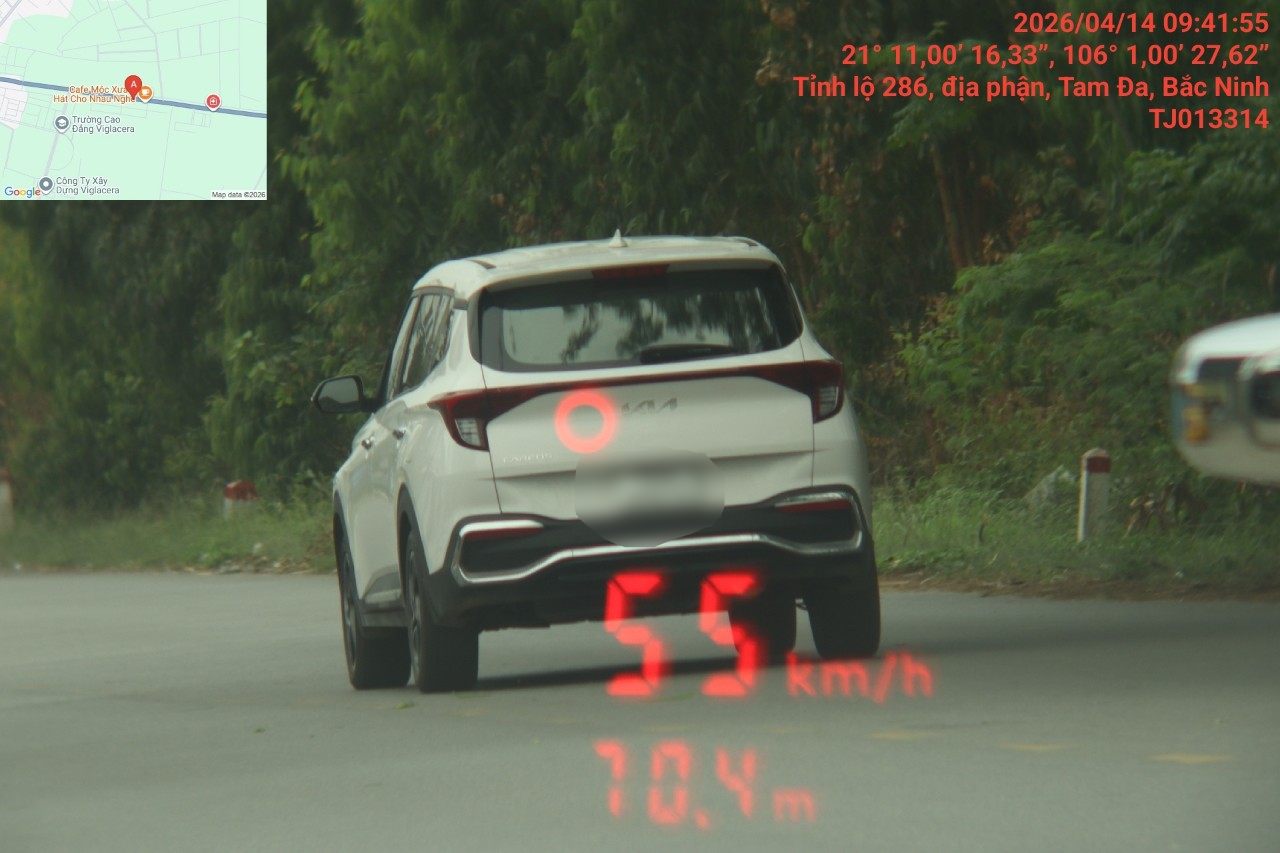 Car speeding on provincial road 286, Tam Da commune. Photo: Traffic Police Department of Bac Ninh Provincial Police