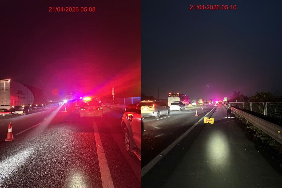 Hơn 5 giờ sáng hôm nay, tuyến cao tốc Pháp Vân - Cầu Giẽ xảy ra vụ va chạm giữa 2 xe ô tô. Ảnh: Đơn vị cung cấp 