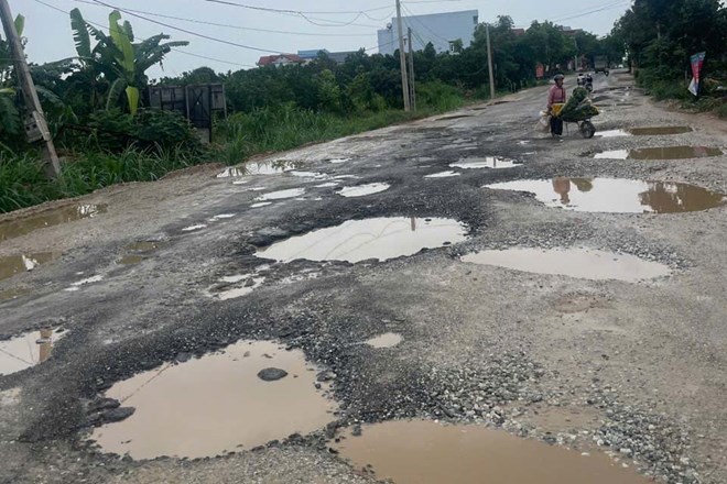 La carretera 35 está gravemente deteriorada. Foto: Nguyen Hoang