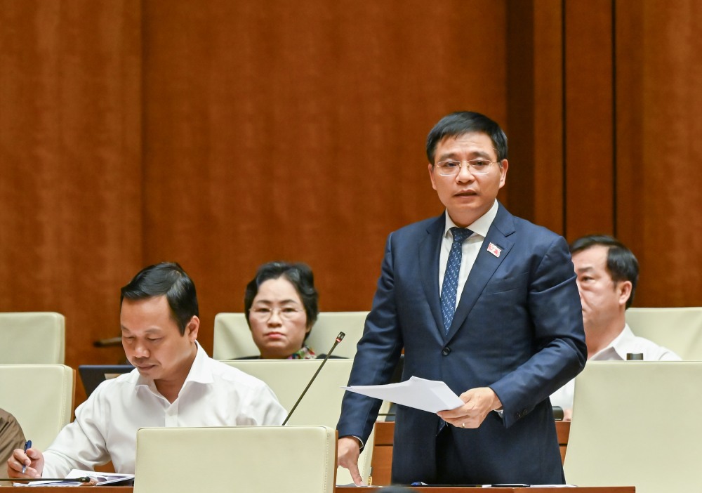 Deputy Prime Minister Nguyen Van Thang said that the Government is directing inspection, examination, and crackdown on dirty food. Photo: Pham Dong