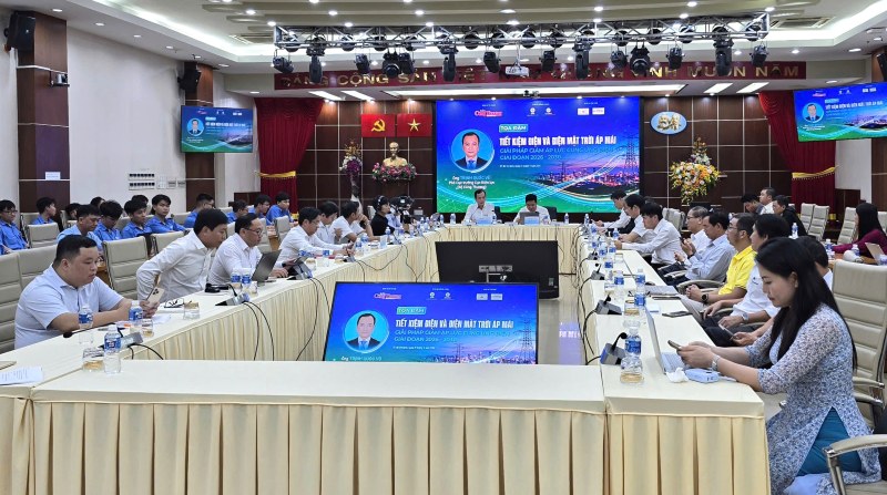 Quang cảnh buổi tọa đàm. Ảnh: Nam Dương