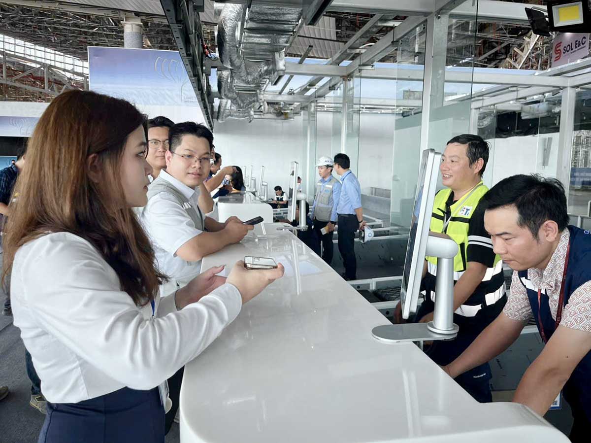 Check-in counter at Long Thanh airport passenger terminal operating trial. Photo: HAC