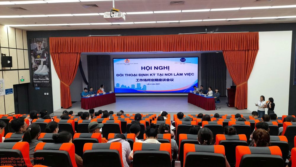 Công đoàn Công ty TNHH Giầy Annora Việt Nam tổ chức hội nghị đối thoại và ký kết thỏa ước lao động tập thể với đại diện Ban Giám đốc Công ty. Ảnh: Quách Du