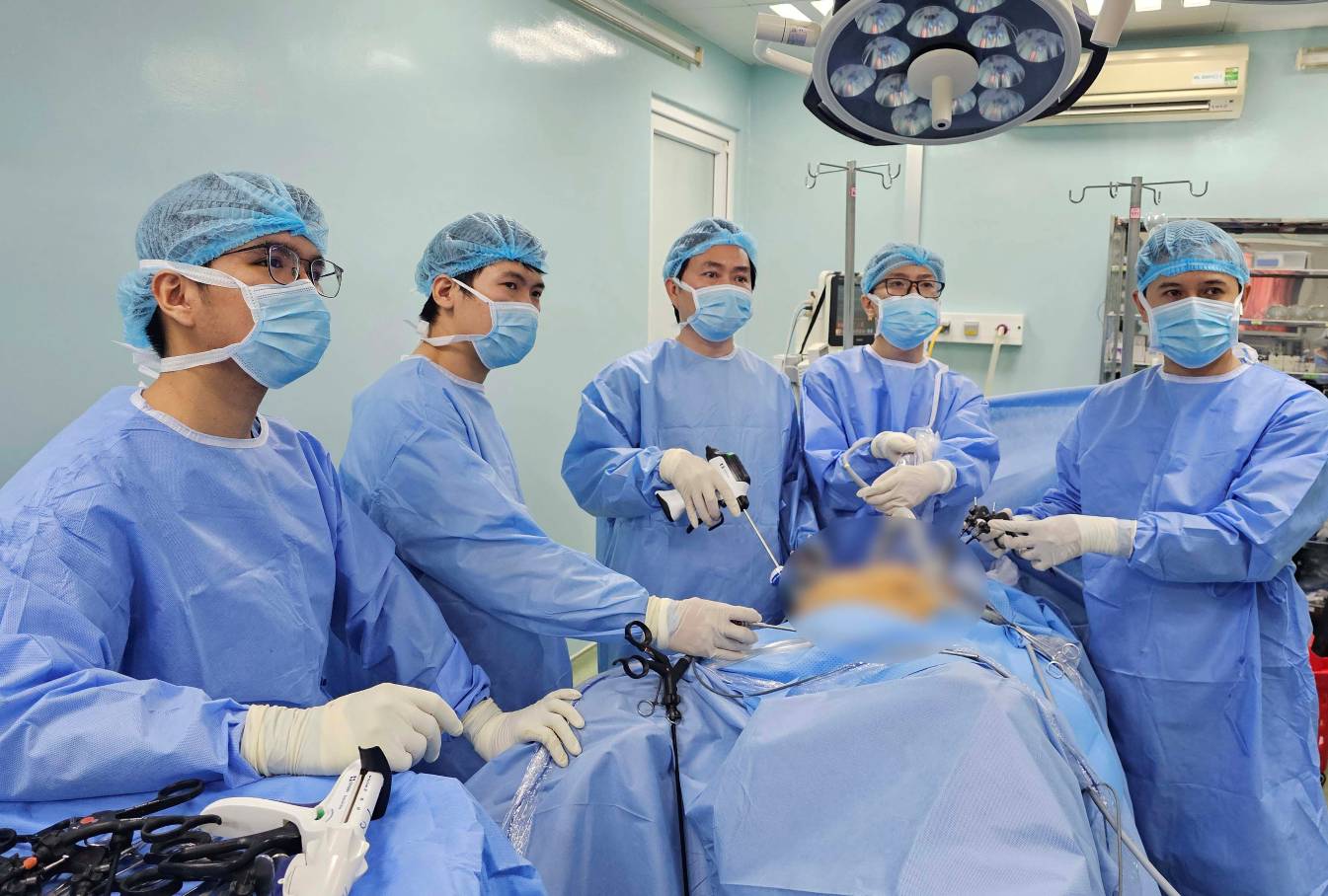 The team of doctors operates on the patient. Photo: Hospital provided