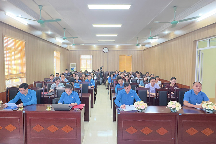 Conference scene. Photo: Thu Hang