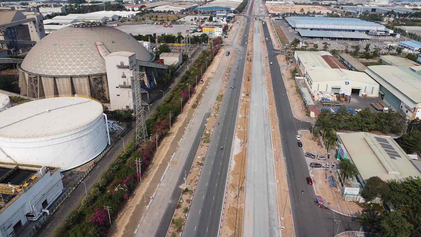 Road 25B (Ton Duc Thang) connects Long Thanh airport and Ho Chi Minh City. Photo: HAC