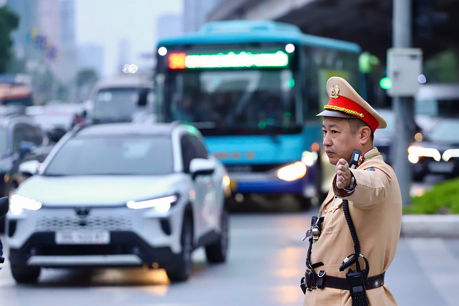 Hanoi temporarily suspends construction and traffic diversion to serve the 2026 high school exam. Photo: To The