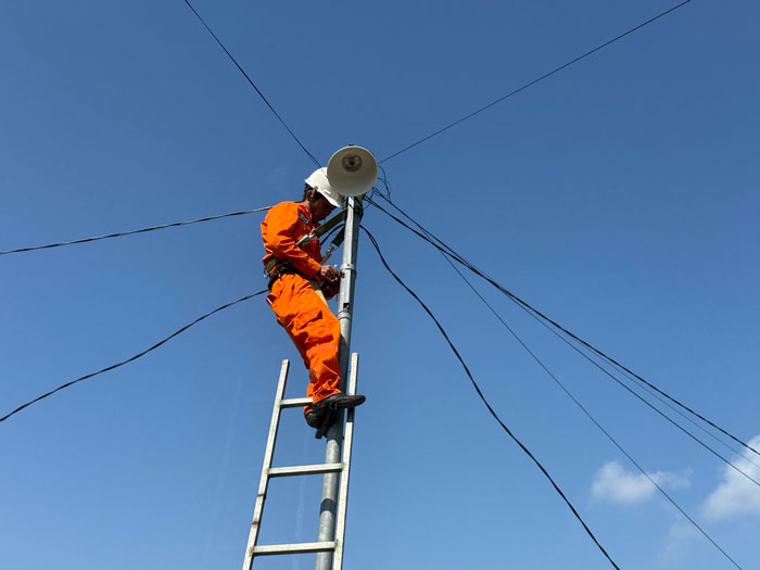 Light from An Khe - Ka Nak hydropower plant illuminates the countryside, ensuring rural security. Photo: Minh Hoai