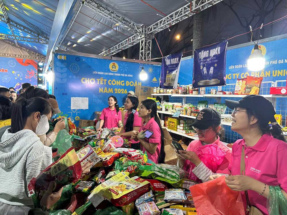 Da Nang Trade Union organizes 2026 Workers' Fair, giving 10,000 shopping vouchers to union members and workers. Photo: Tuong Minh