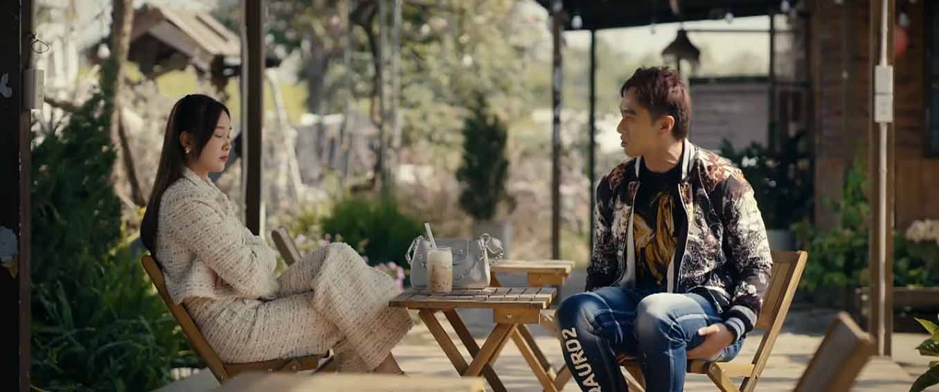 Hồng và Thắng hợp tác để chia rẽ Trung và Mai trong tập 15 phim “Ngược đường ngược nắng“. Ảnh: VFC. 