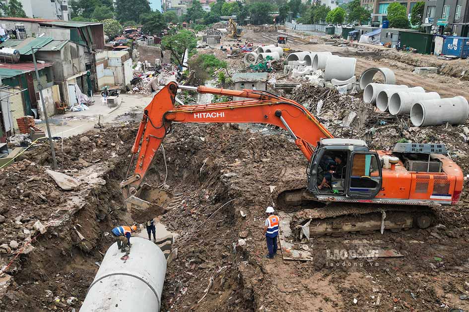 Phường Cầu Giấy cho biết, đối với phần công việc còn lại, phường đã hoàn thành công tác điều tra, đo đạc và công khai 100% phương án bồi thường, quyết tâm hoàn tất công tác giải phóng mặt bằng theo đúng cam kết với UBND Thành phố.