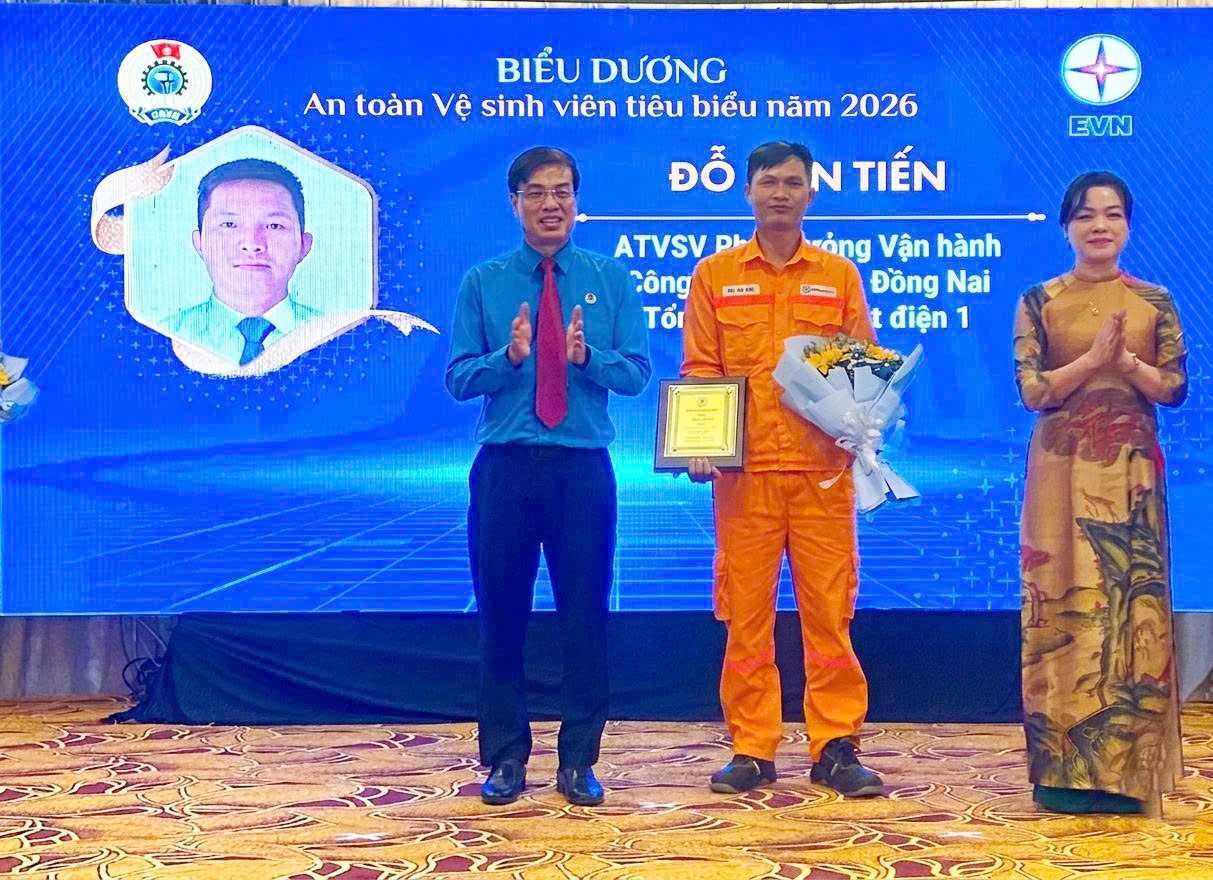 ドー・ヴァン・ティエン氏は、ドンナイ水力発電会社の模範的な安全衛生担当者です。写真:クオック・フイ