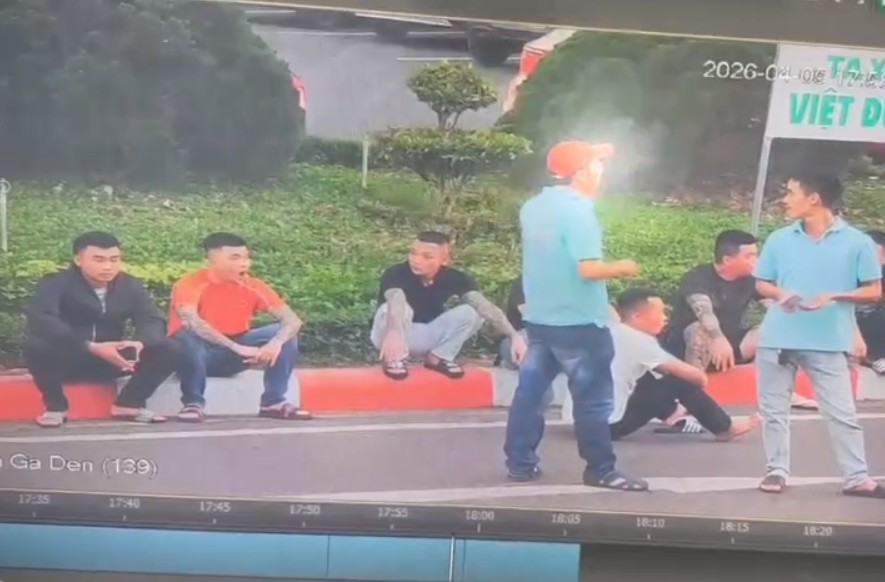 Police are verifying the case of employees working at the airport in Dak Lak being assaulted. Photo: People provided