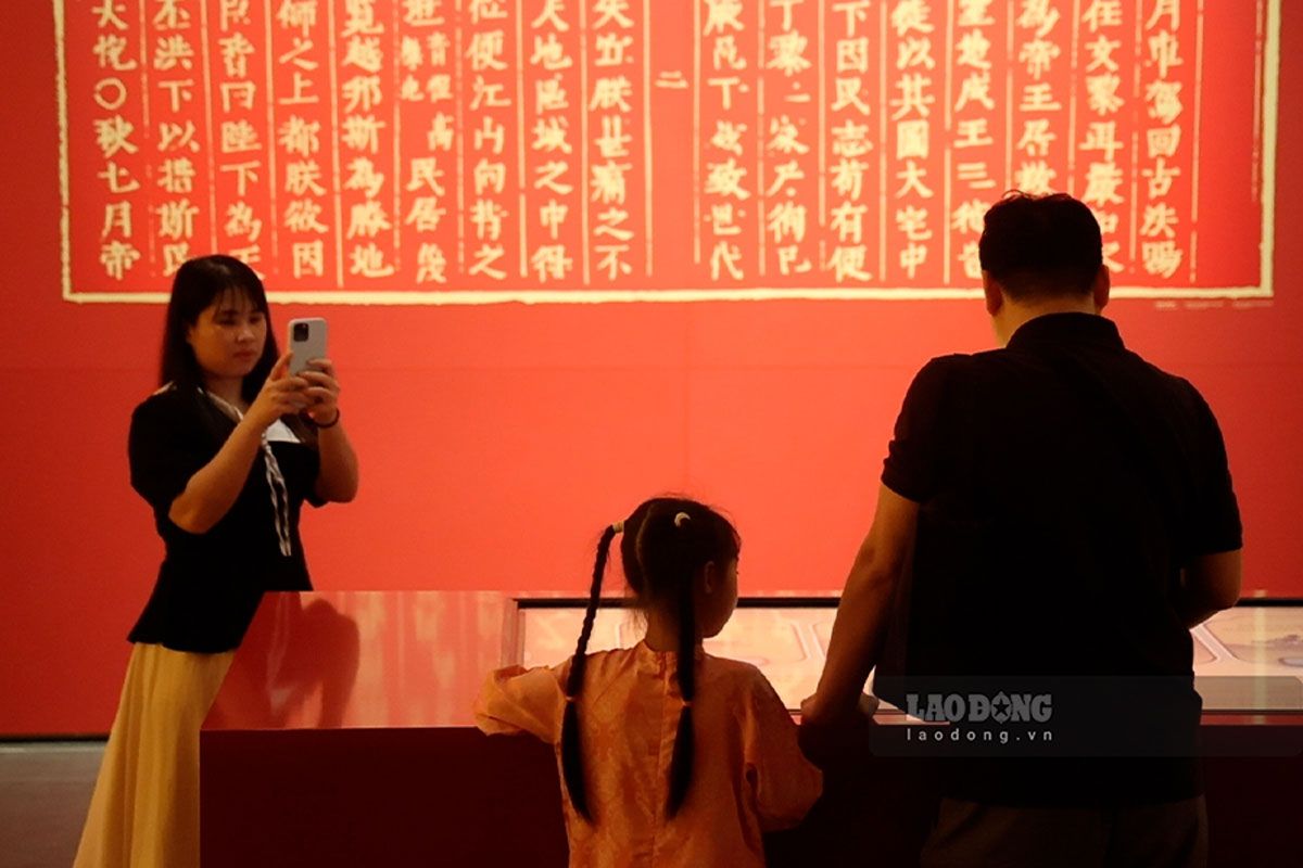 Bảo tàng Hà Nội trở nên thu hút du khách nhờ số hóa đa dạng. Ảnh: Dương Anh