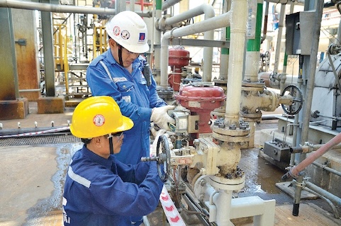 Petrovietnam workers enthusiastically respond to emulation movements organized by the Trade Union. Photo: CDDK