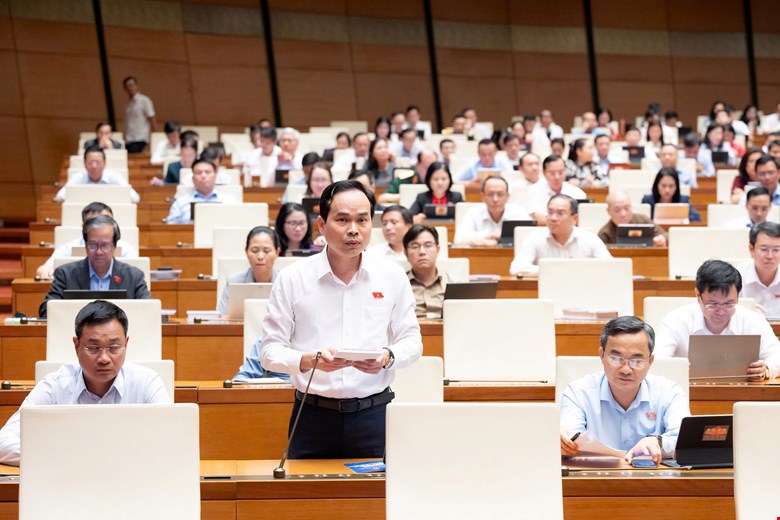 Đại biểu Nguyễn Duy Minh phát biểu. Ảnh: Media Quốc hội