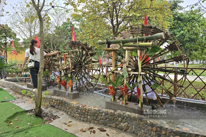 Guồng nước (hay còn gọi là cọn nước) tại cụm văn hóa số 6. Ảnh: Tô Công