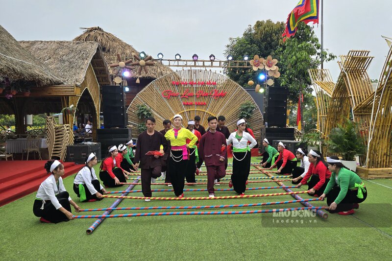 Tiết mục trình diễn tại cụm văn hóa số 6. Ảnh: Tô Công