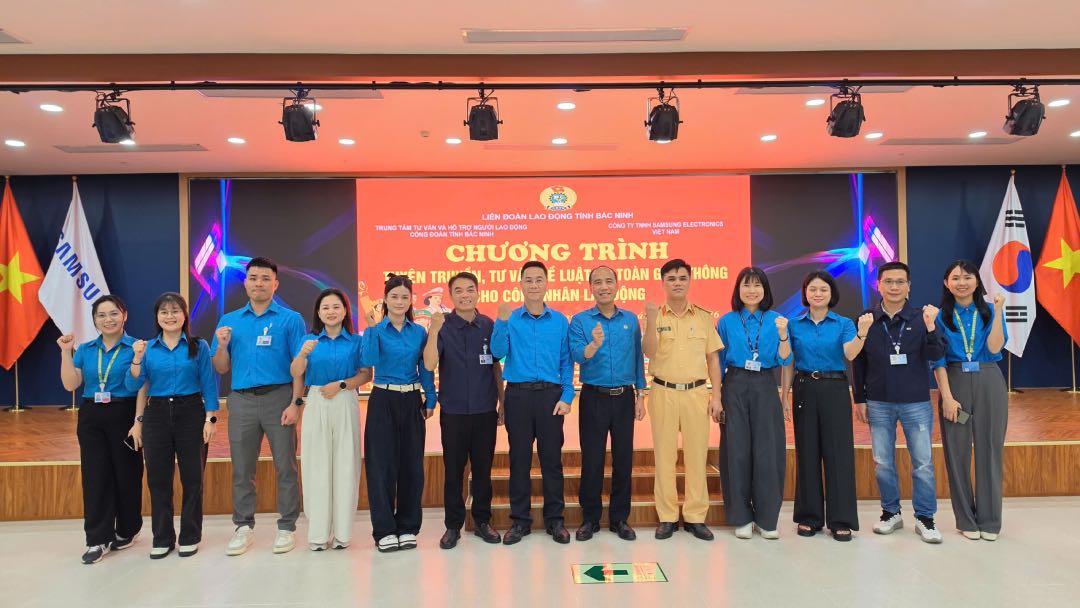 このプログラムは、バクニン省労働組合連盟がサムスン電子ベトナム有限会社の労働組合と協力して組織しました。写真:クエット・チエン