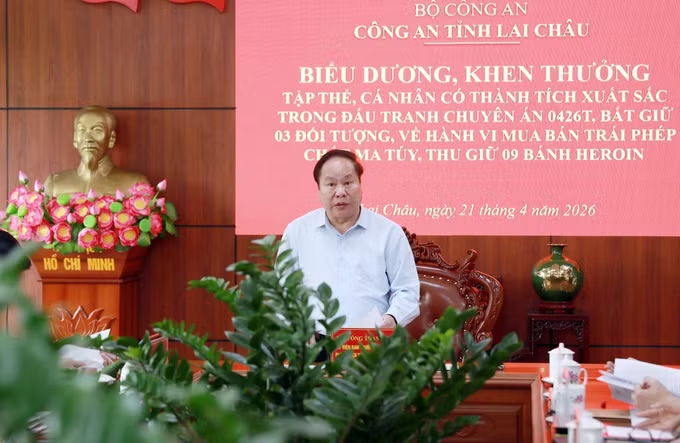 Phó Chủ tịch Thường trực UBND tỉnh Lai Châu Tống Thanh Hải biểu dương chiến công của các lực lượng phá thành công chuyên án.