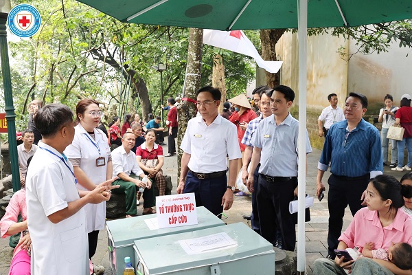 Sở Y tế Phú Thọ kiểm tra công tác tại lễ hội Đền Hùng. Ảnh: Sở Y tế Phú Thọ