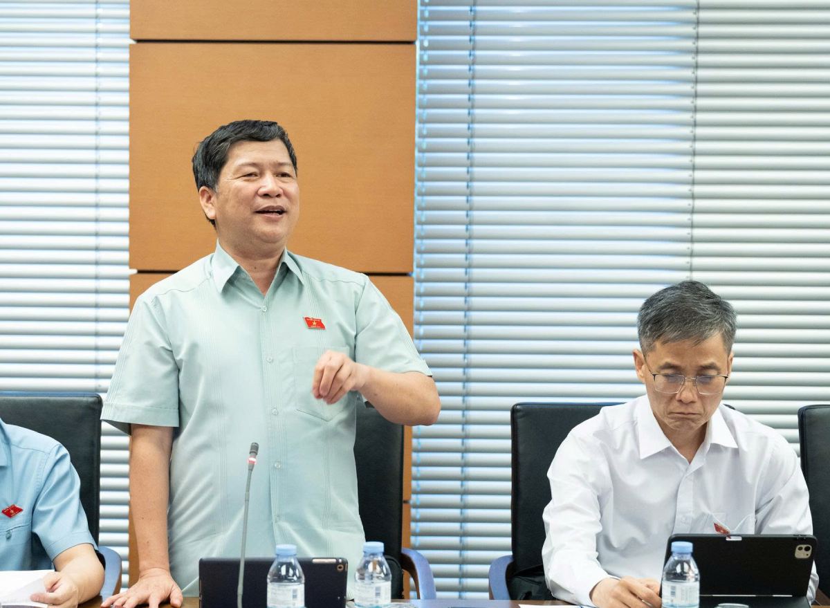 National Assembly Deputy Ta Van Ha proposed increasing the family circumstance deduction. Photo: Cao Hoang