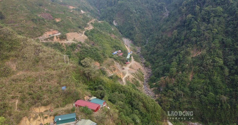 Vàng Lào Cai: Cổ phiếu biến động do áp lực nợ
