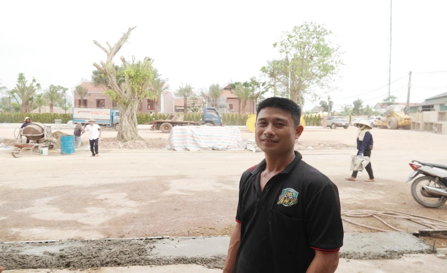 Mr. Nguyen Van Dung shared his pride in living in the homeland of former General Secretary Ha Huy Tap. Photo: Tran Tuan