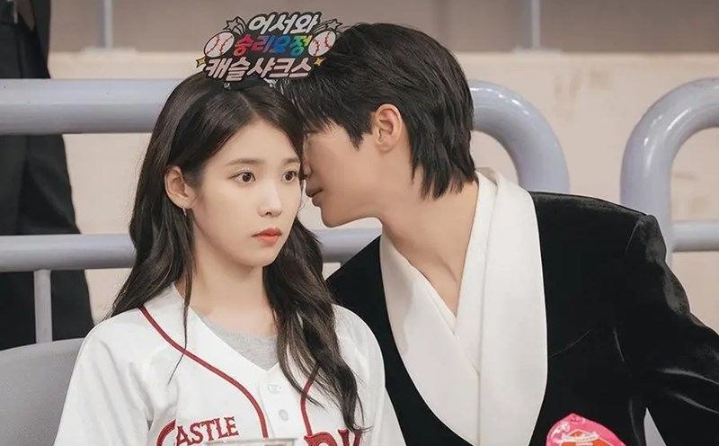 Bộ phim của IU, Byeon Woo Seok phá vỡ khuôn mẫu tình yêu hoàng gia