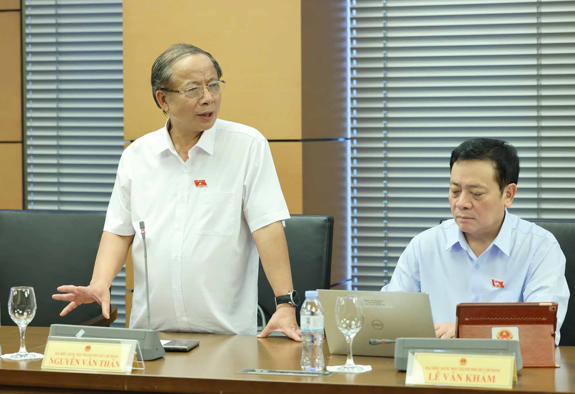 Delegate Nguyen Van Than said that determining that revenue below 1 billion VND is not subject to tax is appropriate. Photo: Lam Hien