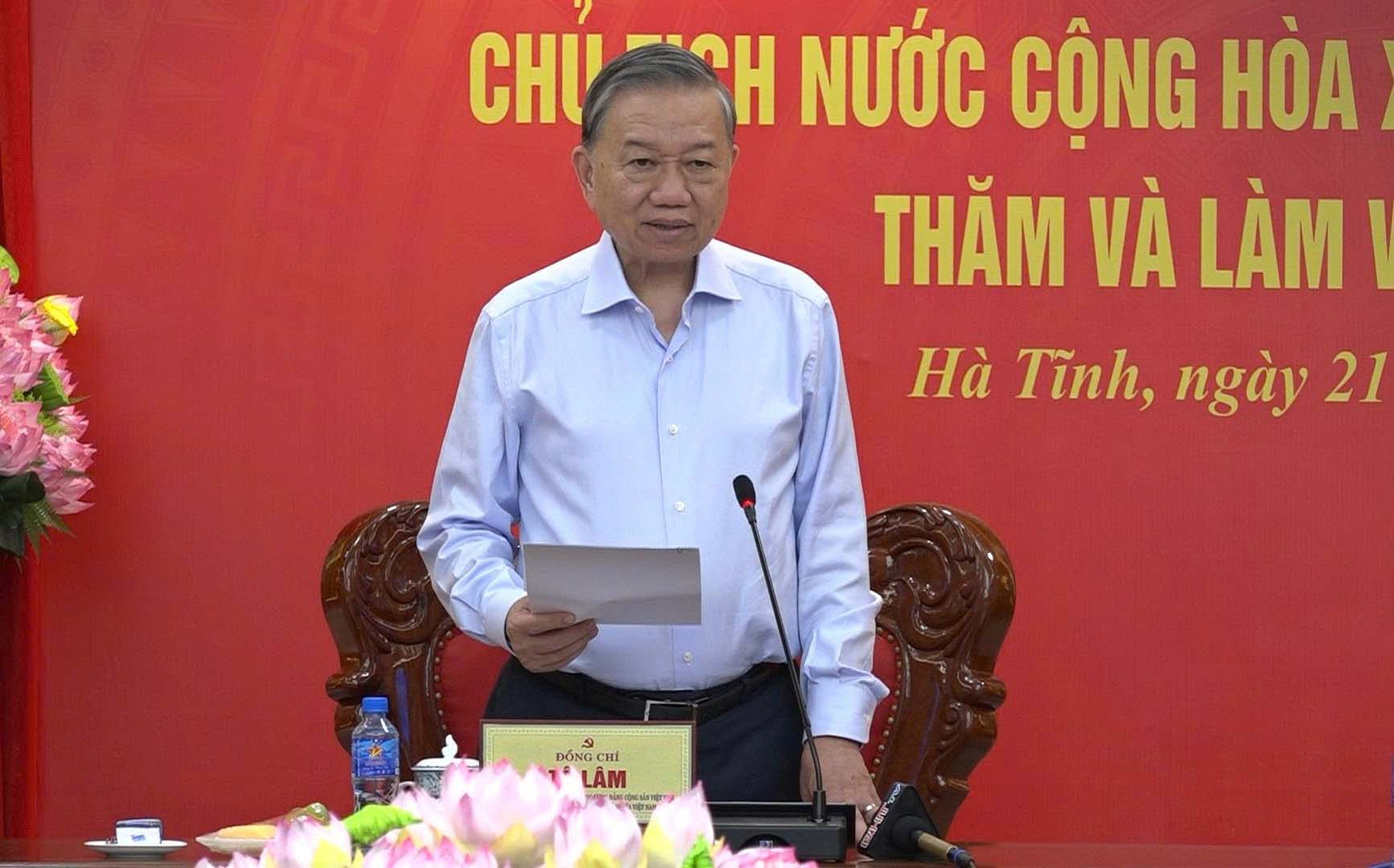 General Secretary and President To Lam delivers directing speech at the working session with Ha Tinh province. Photo: Hoang Anh