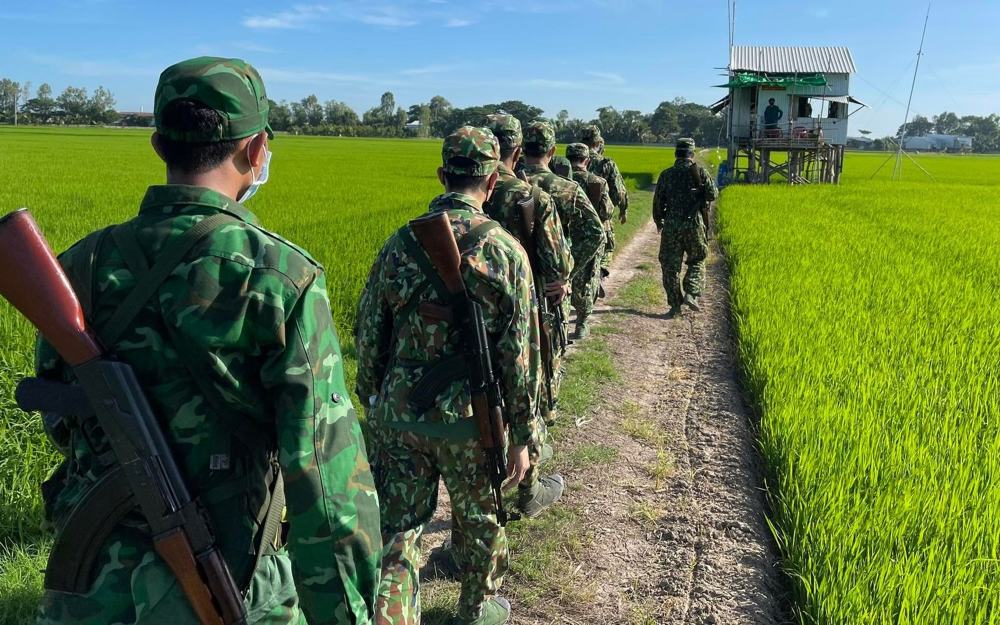 The support regime for military officers retiring early is proposed to be increased from 3 months of current benefits to 5 months. Photo: Luong Hanh