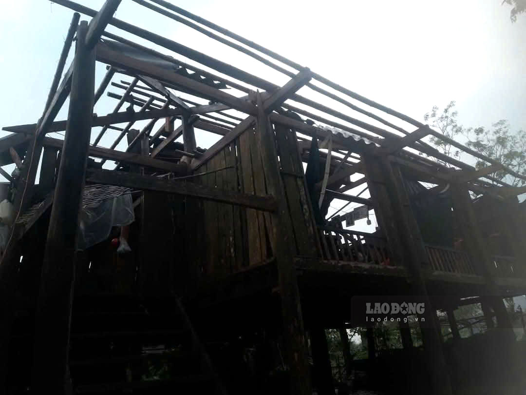 Ngôi nhà của 3 mẹ con Dân tốc mái, đổ sập sau giông lốc