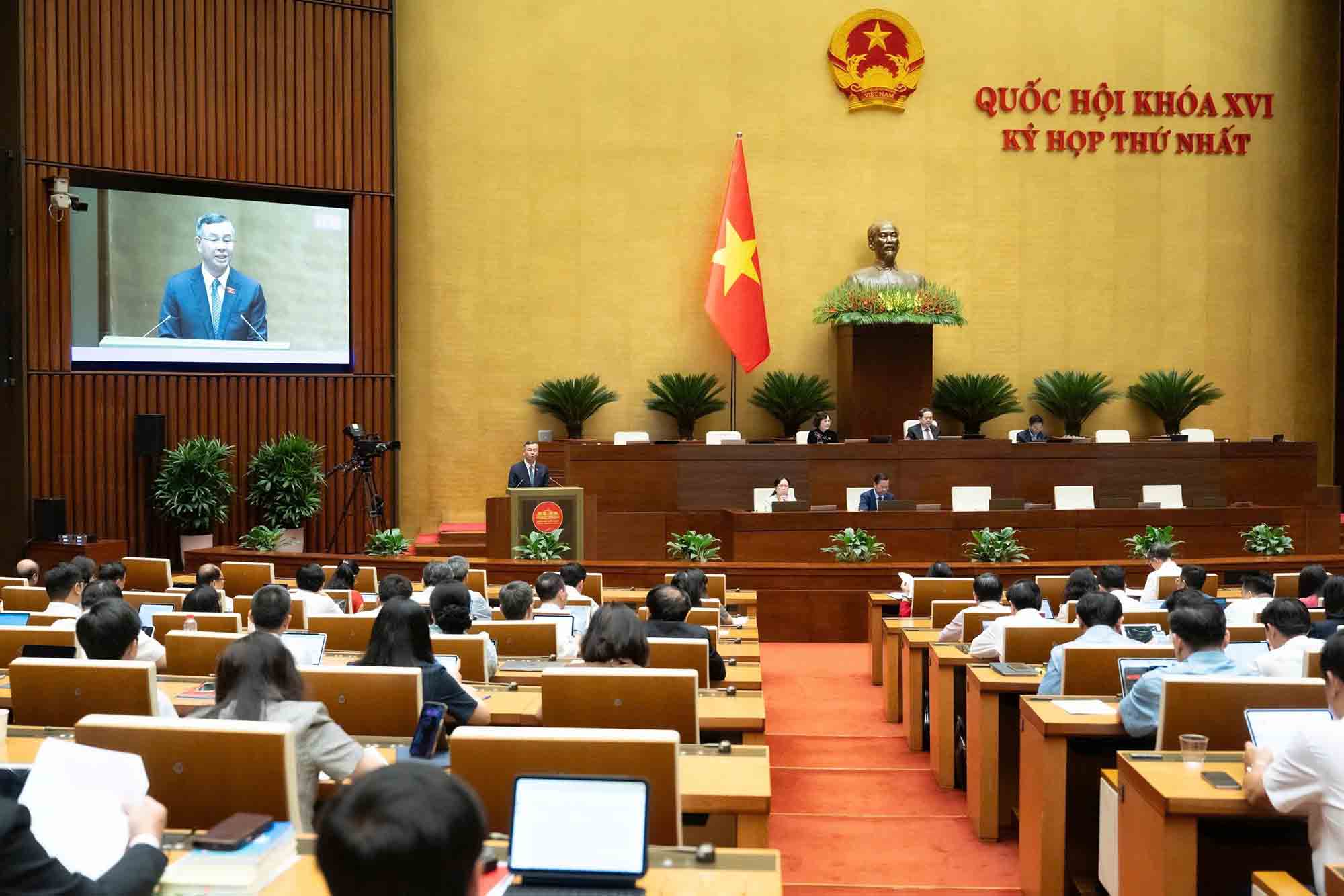 The National Assembly on April 22 will discuss solutions to remove obstacles for backlog and prolonged projects. Photo: Quochoi. vn