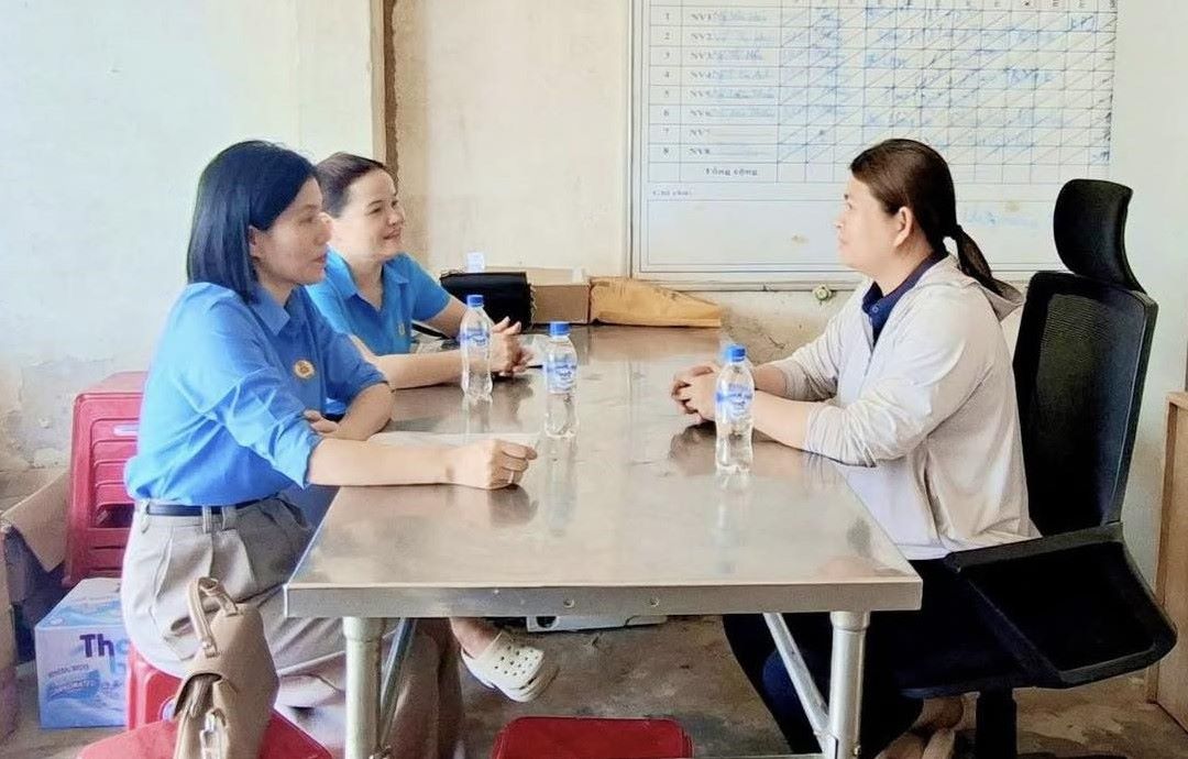 Dong Ha Ward Trade Union has organized working sessions with businesses in the area. Photo: Quang Tri Trade Union