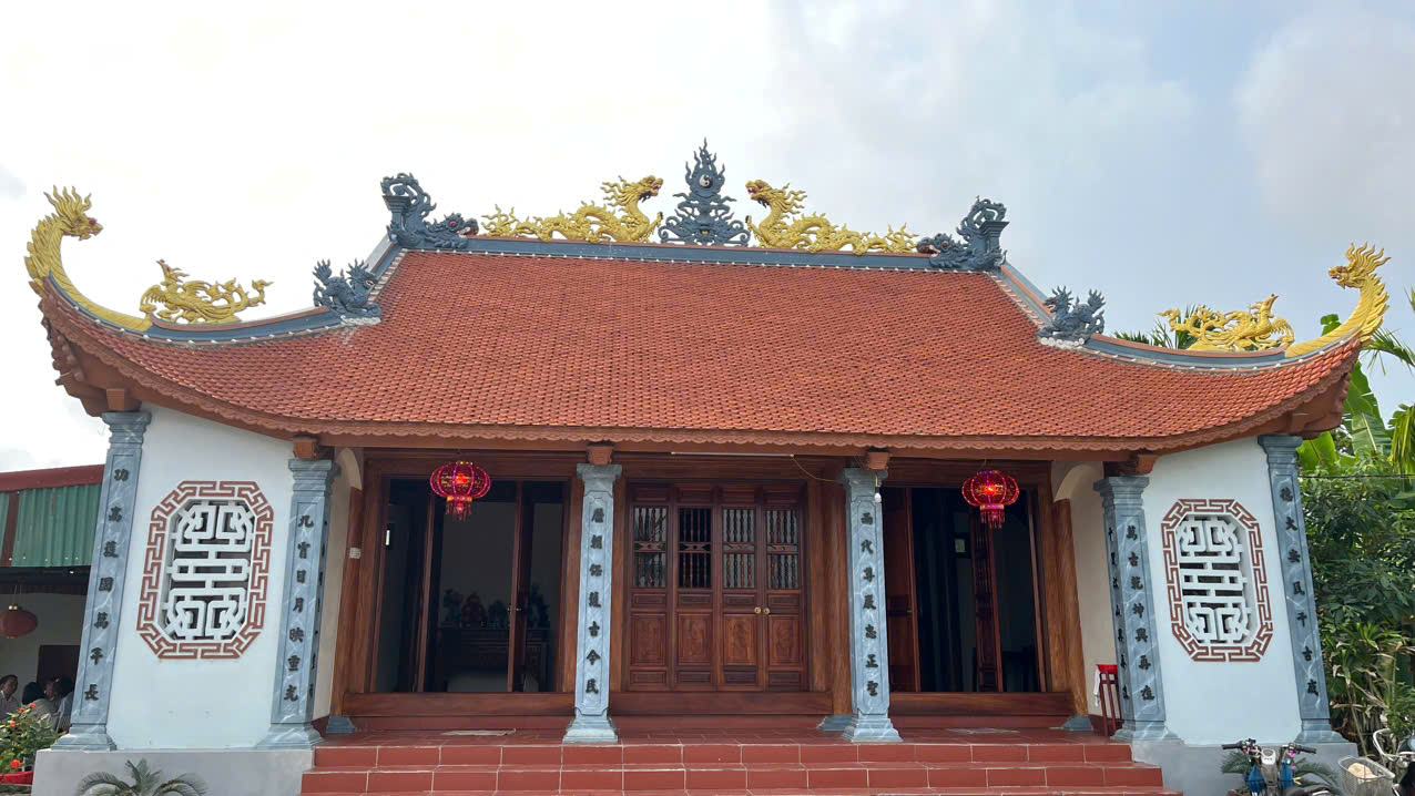 실무단은 2026년에 딘반 사당을 역사 문화 유적으로 검토하고 등급을 매기도록 관련 당국에 제안하는 데 동의했습니다. 사진: 하이퐁시 쩐흥사