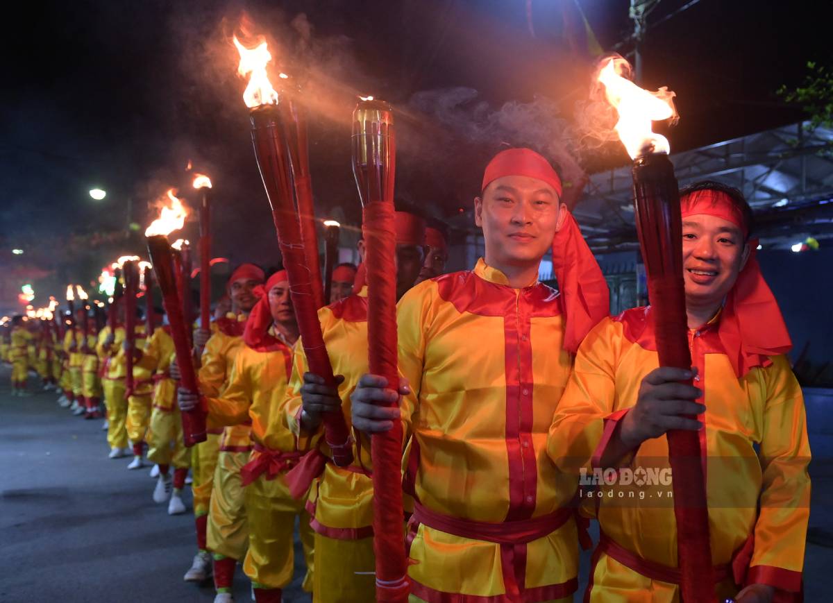 Procesión de la antorcha del Festival Phu Day 2026. Foto: Luong Ha